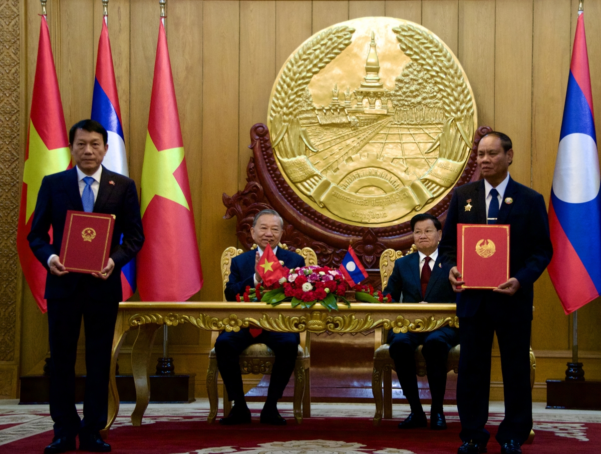 Tổng Bí thư Tô Lâm chứng kiến lễ trao các văn kiện hợp tác Việt Nam - Lào